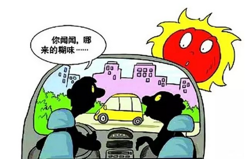 冷汗!女司机开车提速难 还有焦糊味