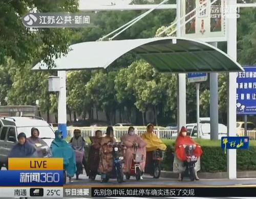 闯红灯立马现身路口大屏 宿迁无人敢闯红灯-2 闯红灯立马现身路口大屏 宿迁无人敢闯红灯-2