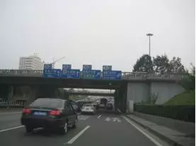 ▲图:建国门桥下南向北方向实拍 ▲图:建国门桥下南向北方向实拍